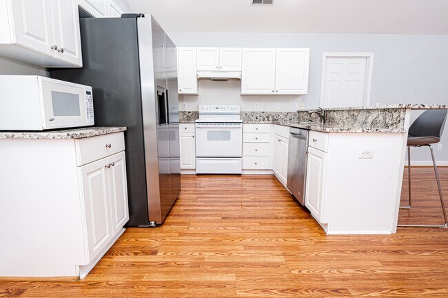 Building Photo - 118 Monterey Cir