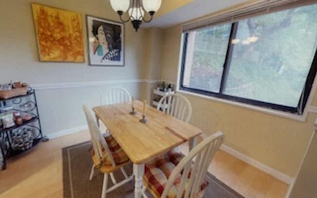 Building Photo - Fantastic 2BR/1BA with Parking & Secured Entry in Takoma Park