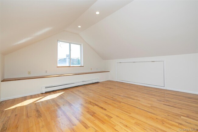 Building Photo - 616 E Beech St