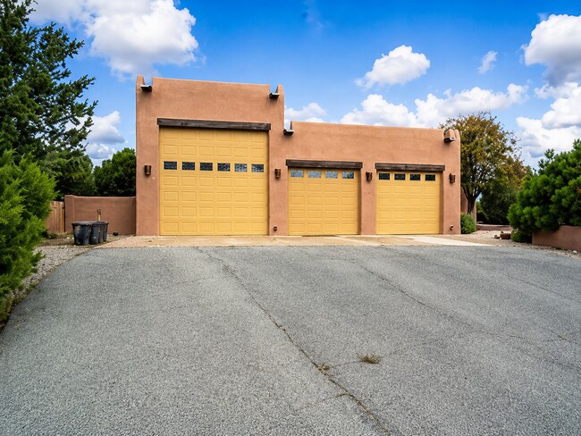 Building Photo - 61 Paseo Del Antilope