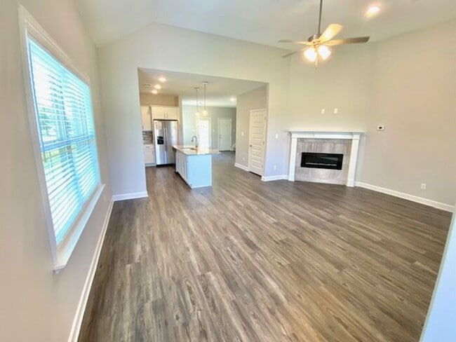 Building Photo - Now Leasing in Somerville- 4-Bedroom 3 Bat...