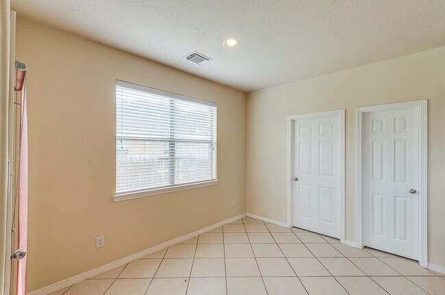 Building Photo - 5007 Jade Cove Ct