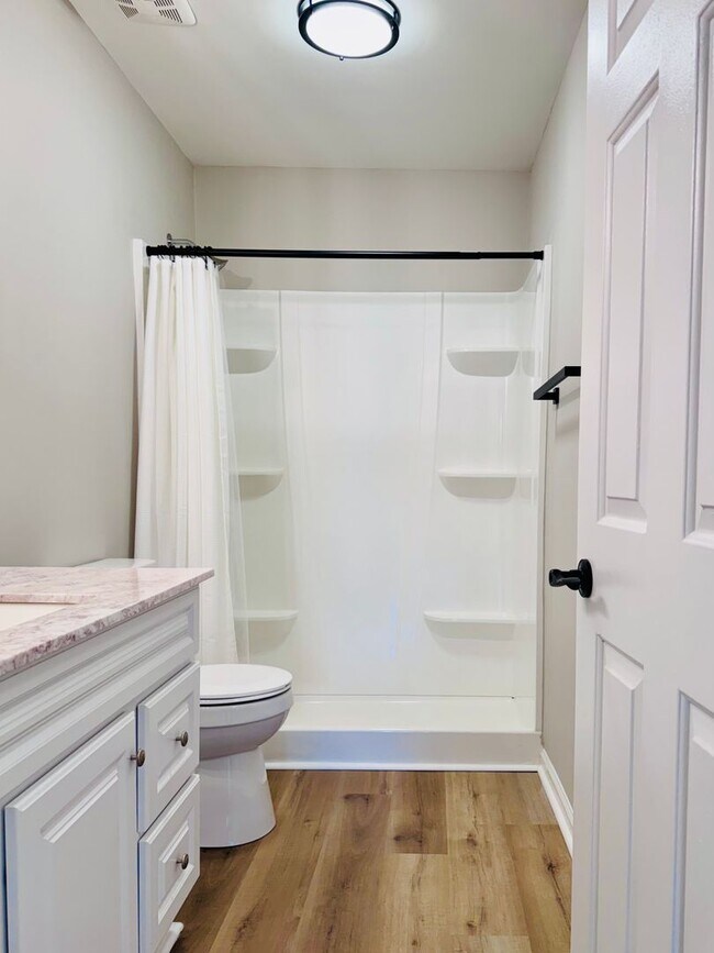 Building Photo - 40 Pine Dr