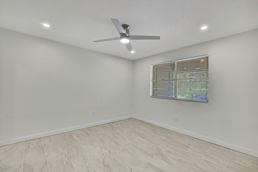 Building Photo - 10981 W Tidewater Cir