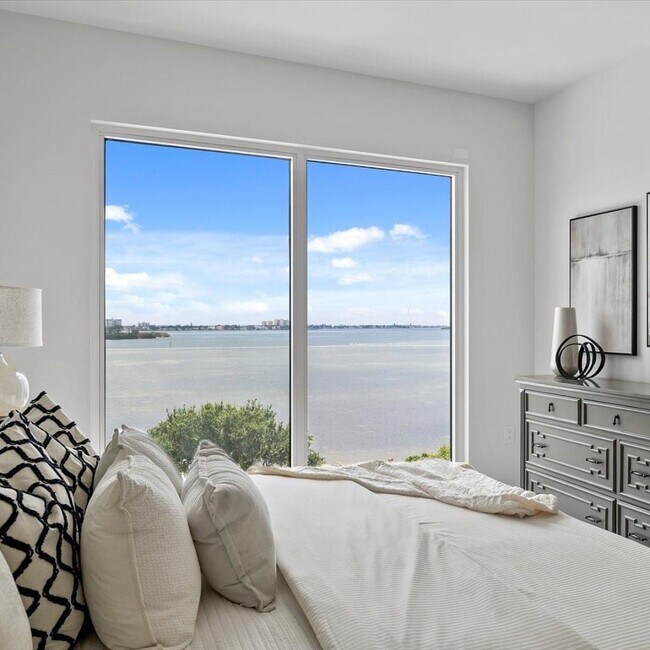 Building Photo - 1020 Sunset Point Rd