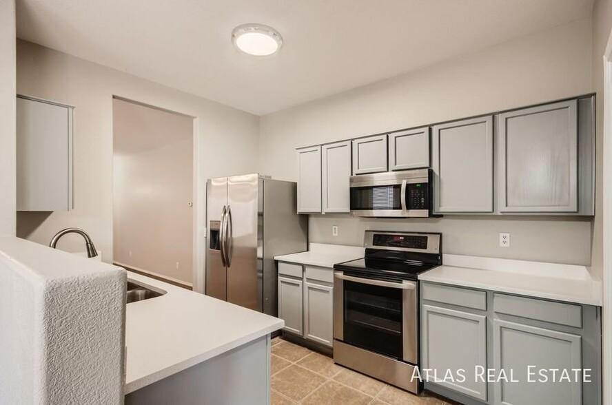 Building Photo - 805 E Drifter Pl
