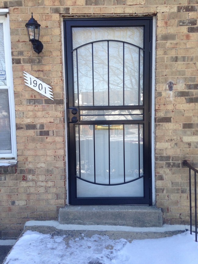 Building Photo - 1901 Addison Rd S