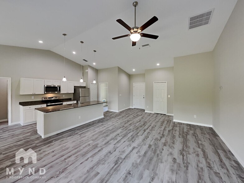 Building Photo - 7423 W Cameo Cir