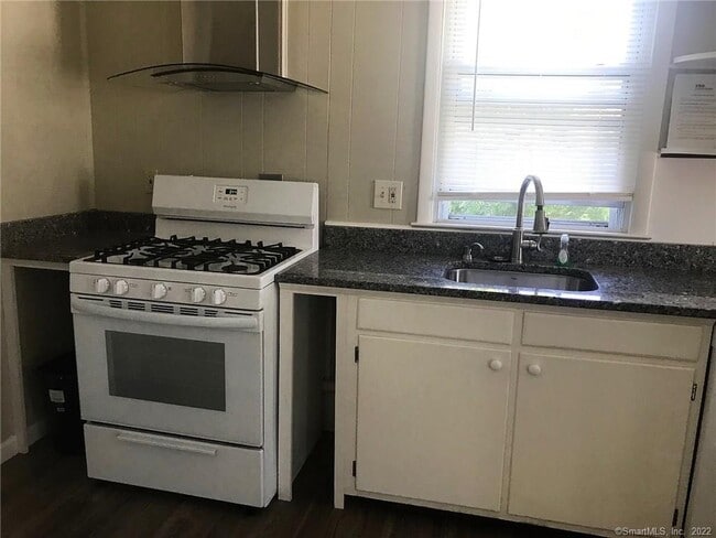 Building Photo - 201 Myrtle St