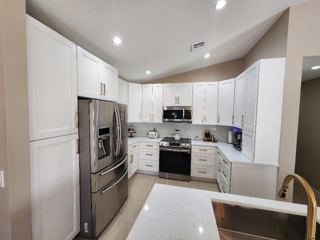 Building Photo - 3760 NW 19th St