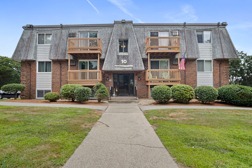 Outside - 10 Hazelwood Ave