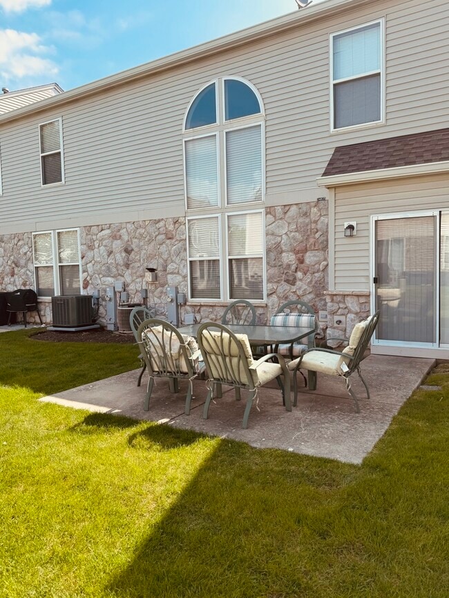 Building Photo - 24825 Gates Ct