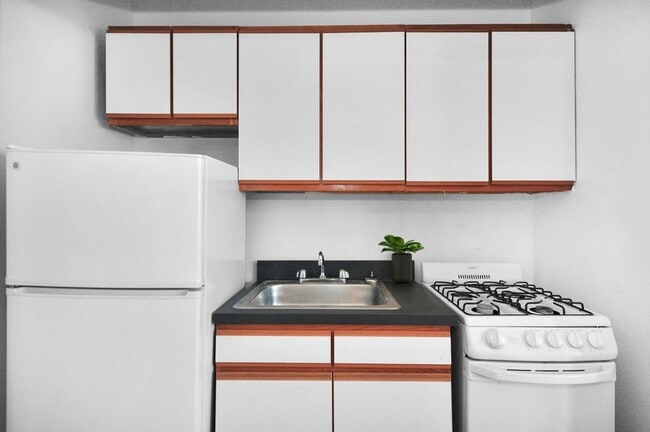 Building Photo - 596 W. Hawthorne