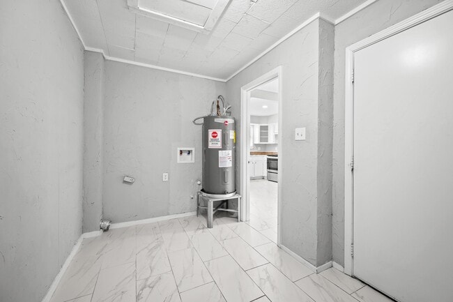 Building Photo - 13527 Montaigne Dr