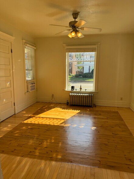 Building Photo - 202 W South St