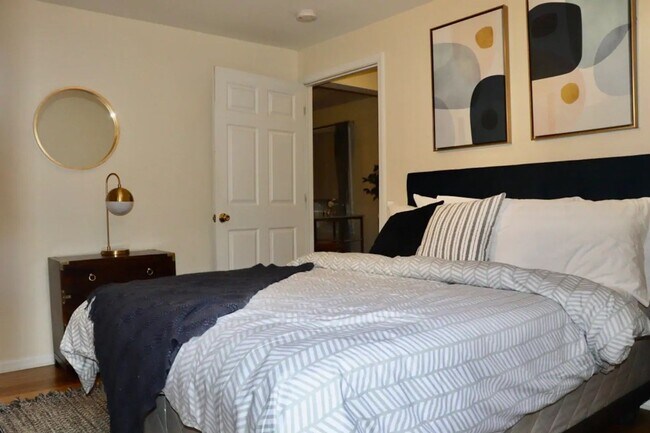 Building Photo - 1600-1602-1602 N Jackson St