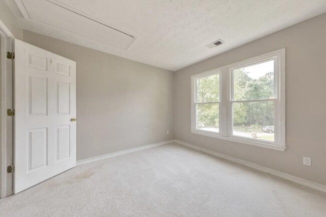 Building Photo - 520 Sonnet Way