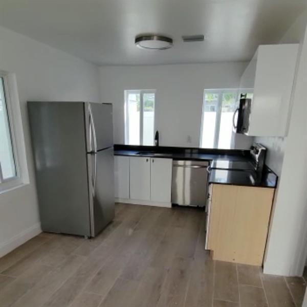 Primary Photo - 1744 SW 10th St