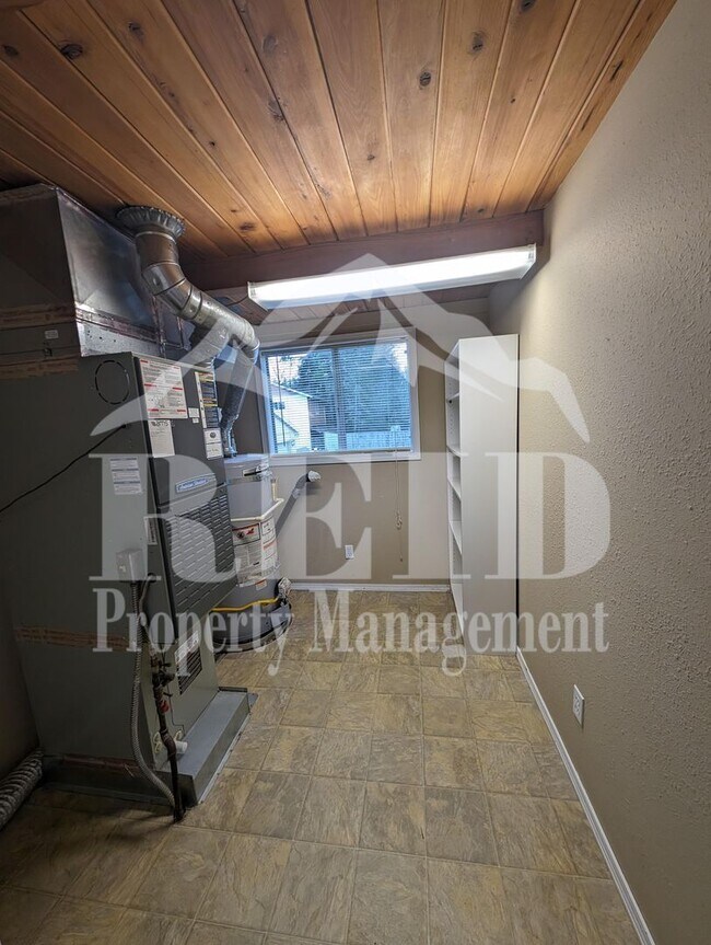 Building Photo - Charming 2-Bedroom Belfair Home