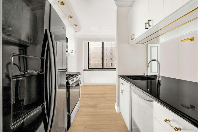 Building Photo - 200-210 E 65th St