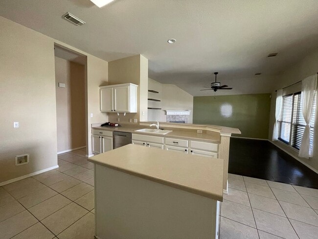 Building Photo - Beautiful single-story home in desirable Vista Oaks Subdivision