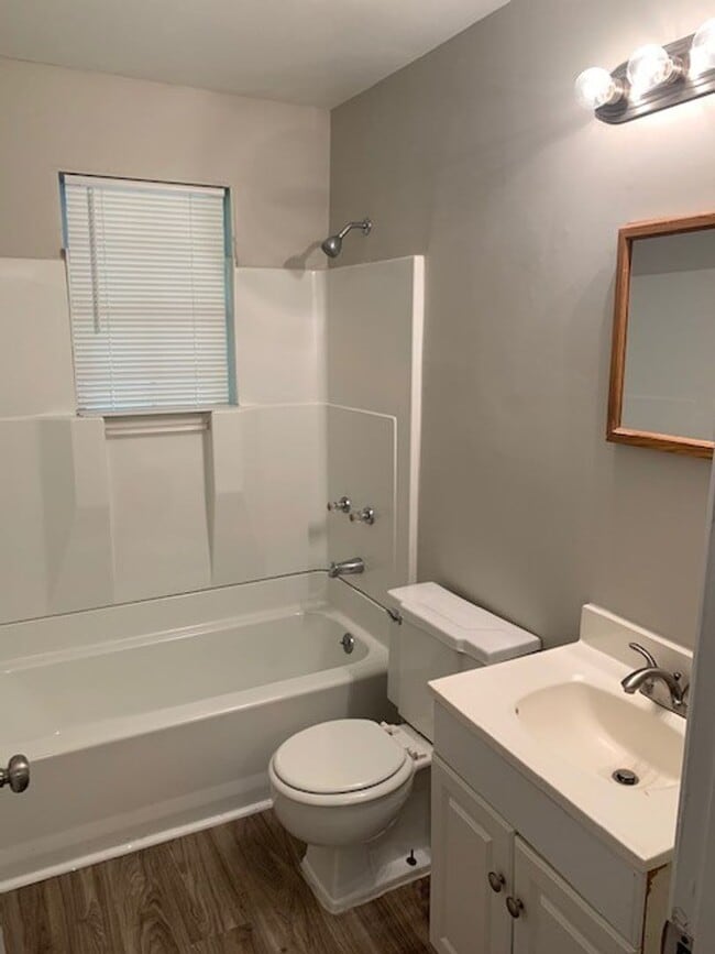 Building Photo - 1073-1075 Wisteria Dr SW