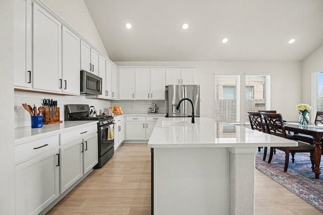 Building Photo - 2214 Lierna Dr