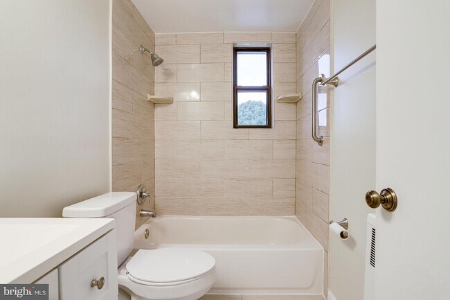 Building Photo - 3515 Washington Blvd