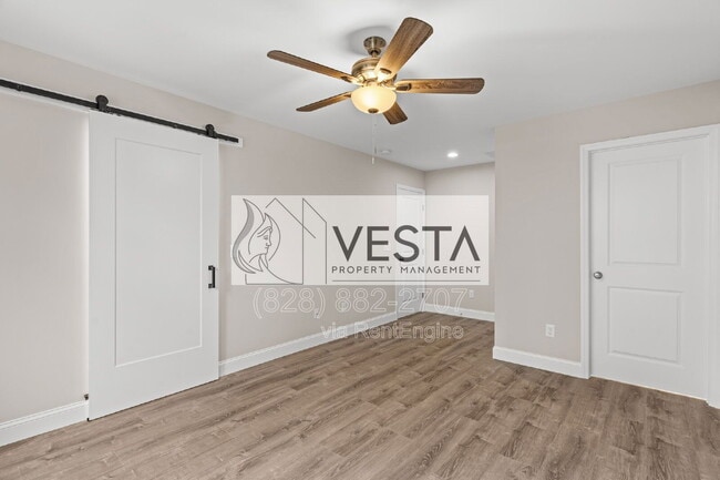 Building Photo - 44 Rosemary Rd