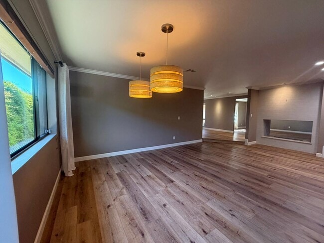 Building Photo - 9225 N Arroya Vista Dr W