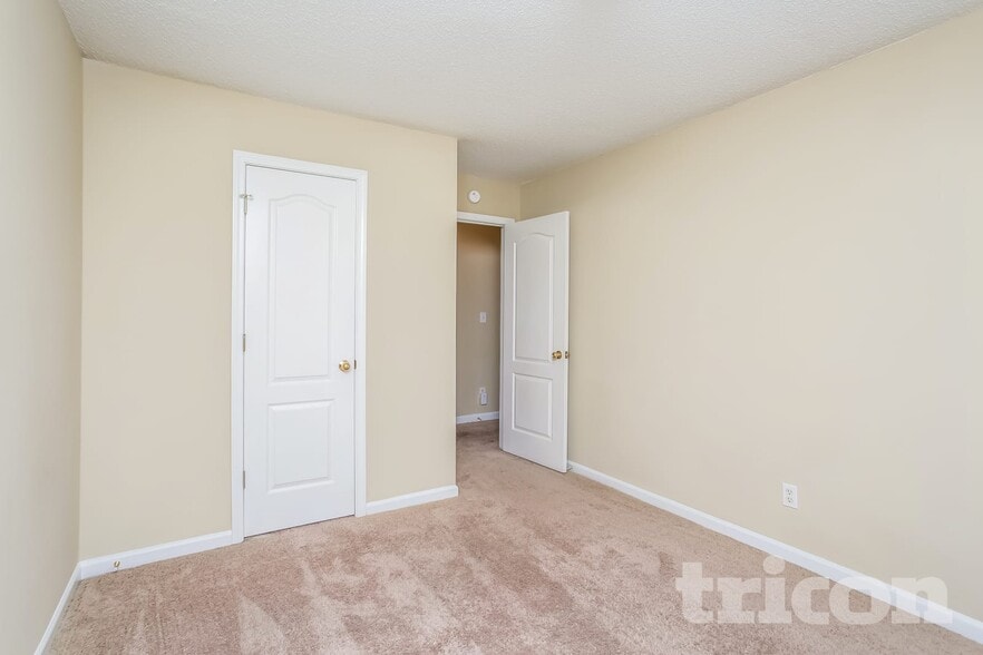 Building Photo - 653 Windy Way