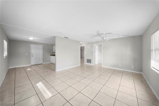 Building Photo - 5537 Tenth Ave