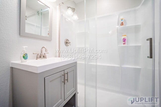 Building Photo - 4233 Swift Ave