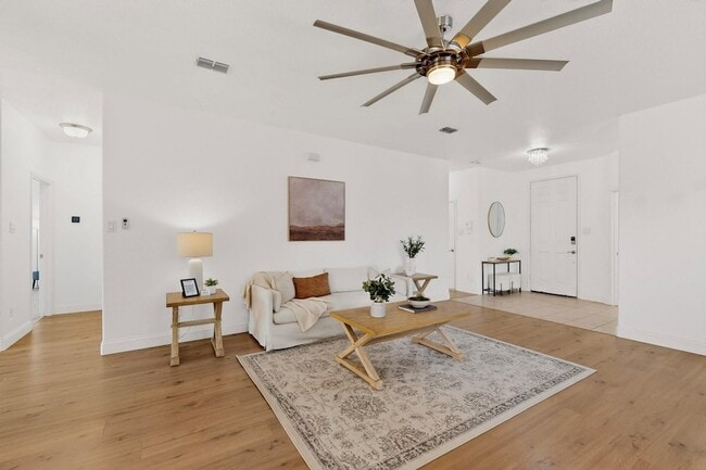 Building Photo - 6212 Topsail Dr