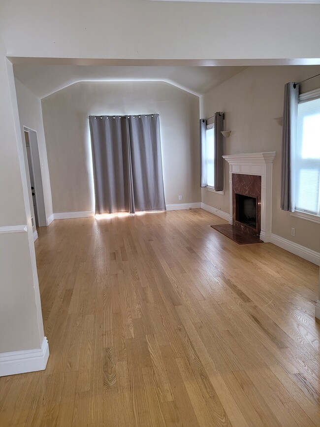 Building Photo - 8839 Cashio St