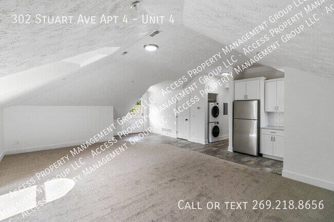 Building Photo - 302 Stuart Ave