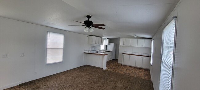 Building Photo - Ready to Move in