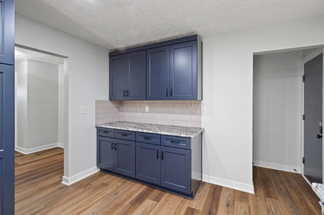 Building Photo - 1533 S 76th St