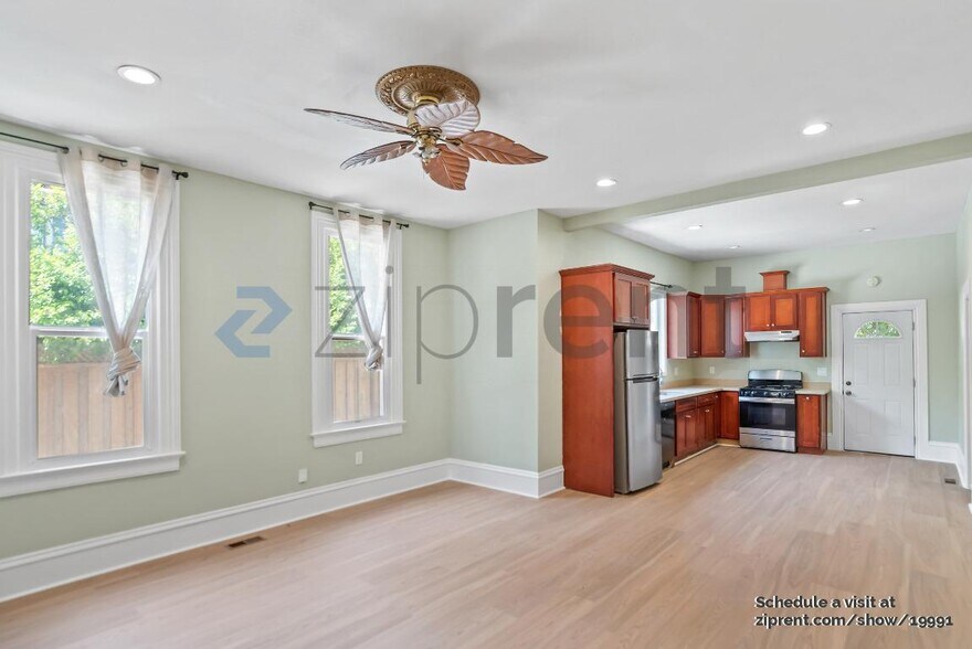 Building Photo - 142 N 15th St