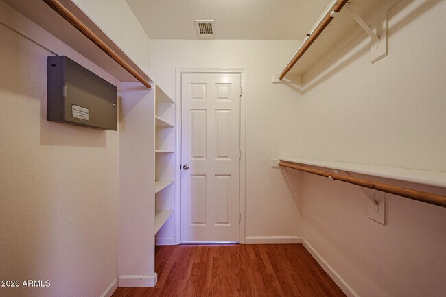 Building Photo - 3305 E Wildwood Dr