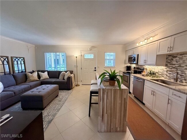 Building Photo - 960 7th St S