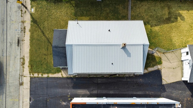 Building Photo - 408 River Ln