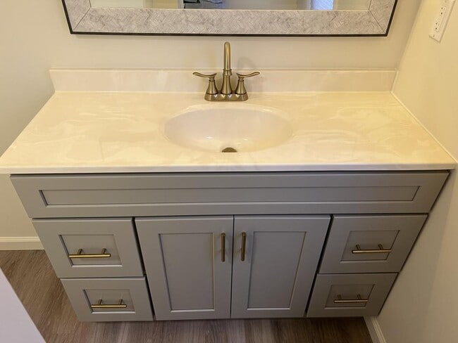 Building Photo - 9 W 2nd Ave