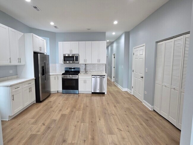 Building Photo - 1520 S Christiana Ave