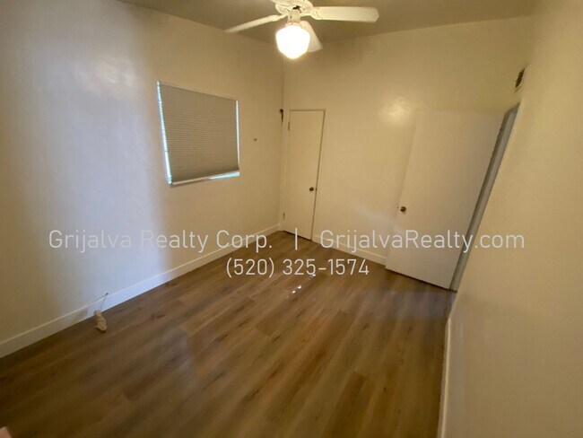 Building Photo - 1416 E Lee St