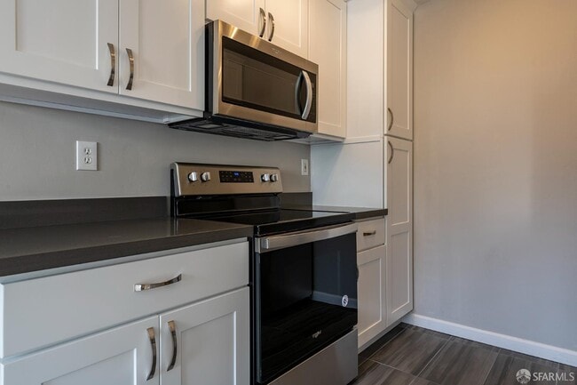 Building Photo - 65 Hermann St