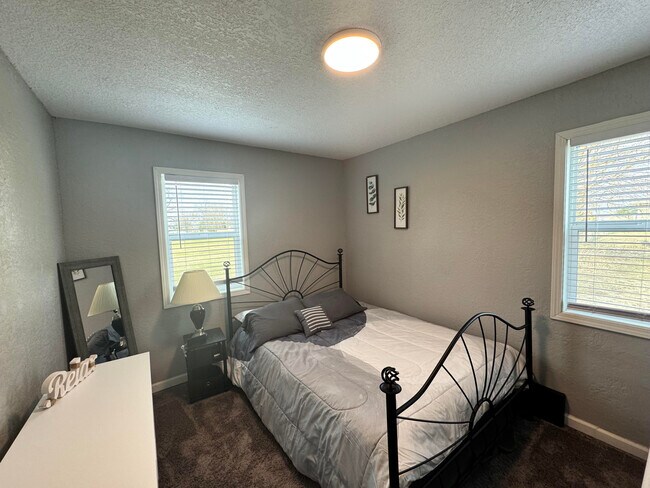 Building Photo - 400 Walker Dr