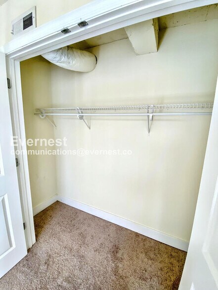 Building Photo - 525 E Grace St