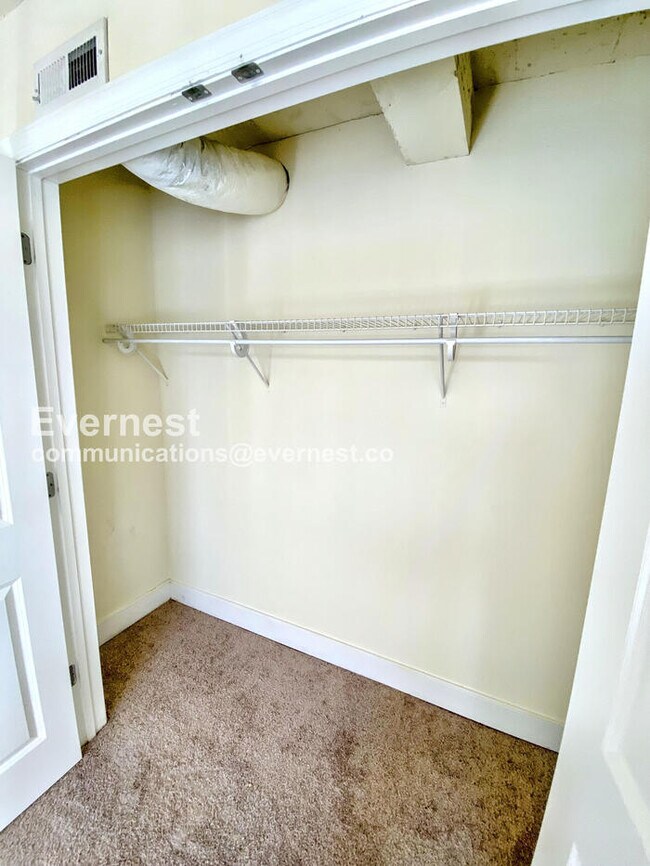 Building Photo - 525 E Grace St