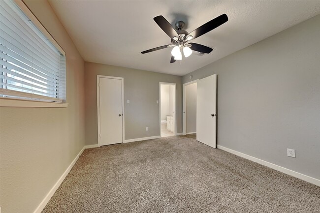 Building Photo - 10002 Peachridge Dr